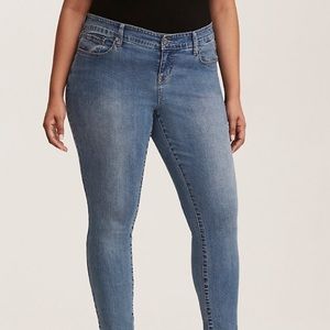 TORRID I Midrise Skinny Jean